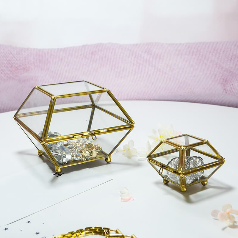 Boîte à bijoux en verre et métal doré