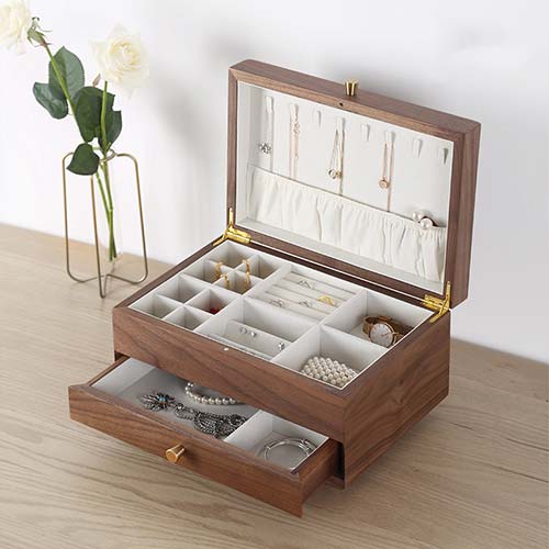 Boîte à bijoux en bois