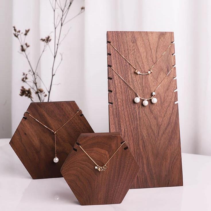 présentoir collier en bois