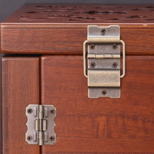 Boite a bijoux en bois sculpté