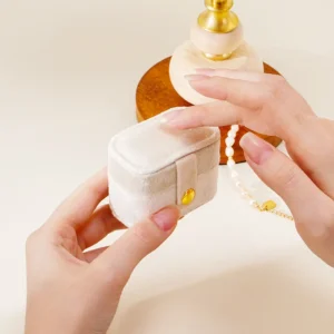 Range bague en velours