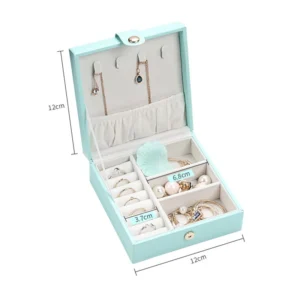 Petite boite à bijoux à bouton pression