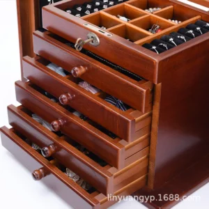 Boite a bijoux en bois sculpté