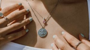 Combien de bijoux faut-il porter ?